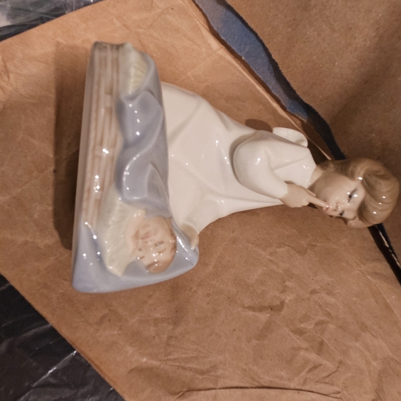 Vintage Lladro Blue & White Angel Watching Over Sleeping Child 7” Tall Collectib - Picture 3 of 13